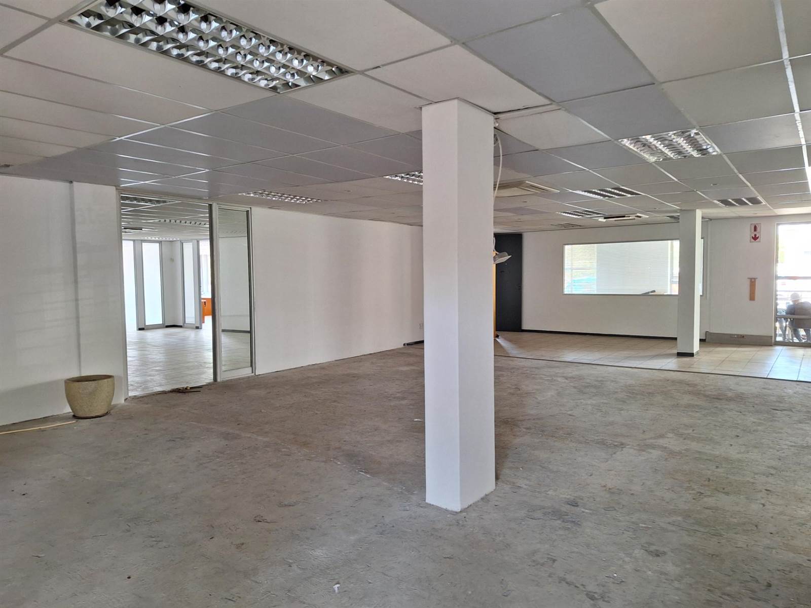 427  m² Commercial space in Faerie Glen photo number 3