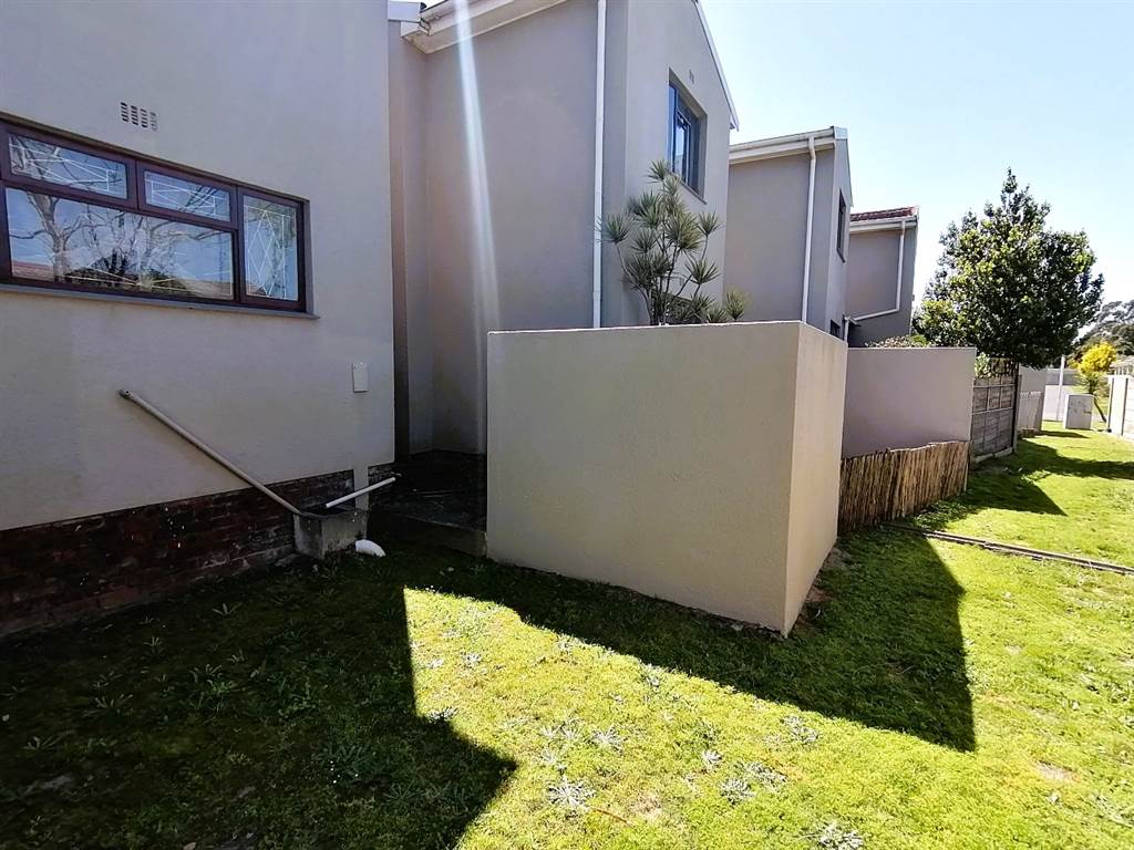 3 Bed Townhouse in Bracken Heights photo number 22