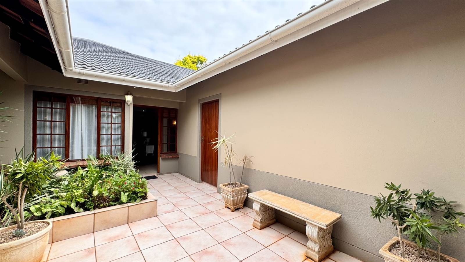 3 Bed Simplex in La Lucia photo number 13