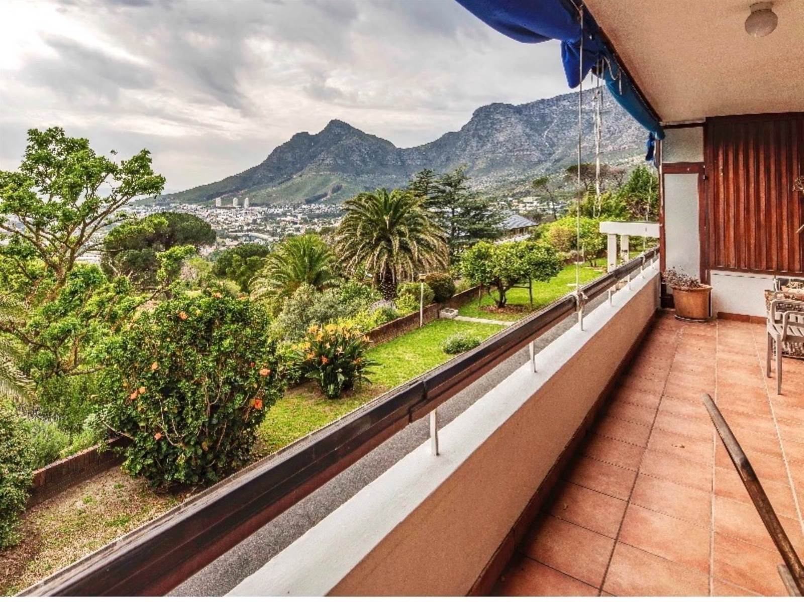 3 Bed Apartment in Tamboerskloof photo number 2