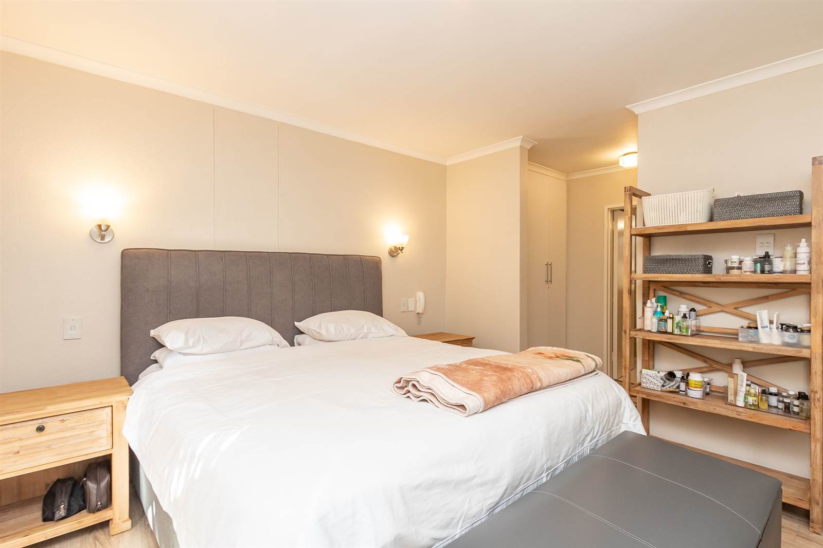 2 Bed Apartment in Rondebosch photo number 10