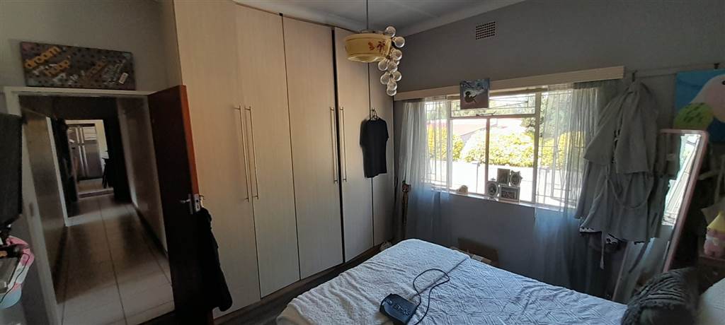 4 Bed House in Rietfontein photo number 11