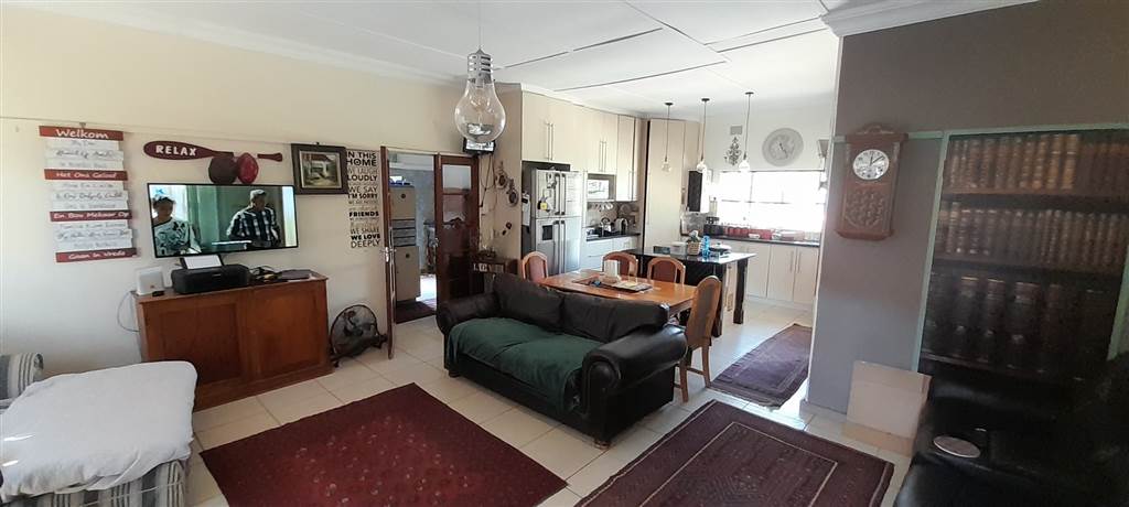 4 Bed House in Rietfontein photo number 6