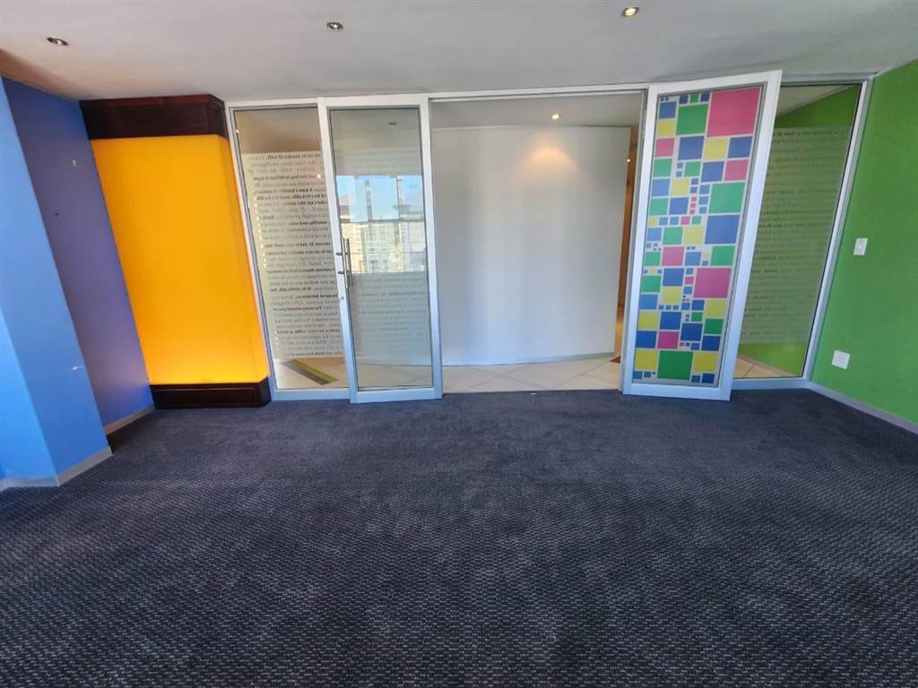 557  m² Commercial space in Rondebosch photo number 3