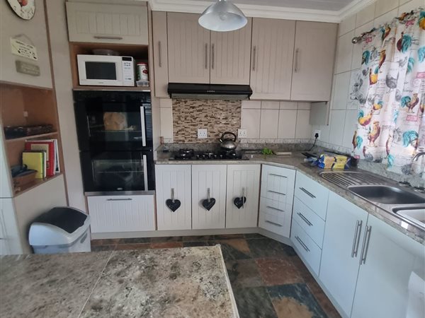 4 Bed House in East London Coast