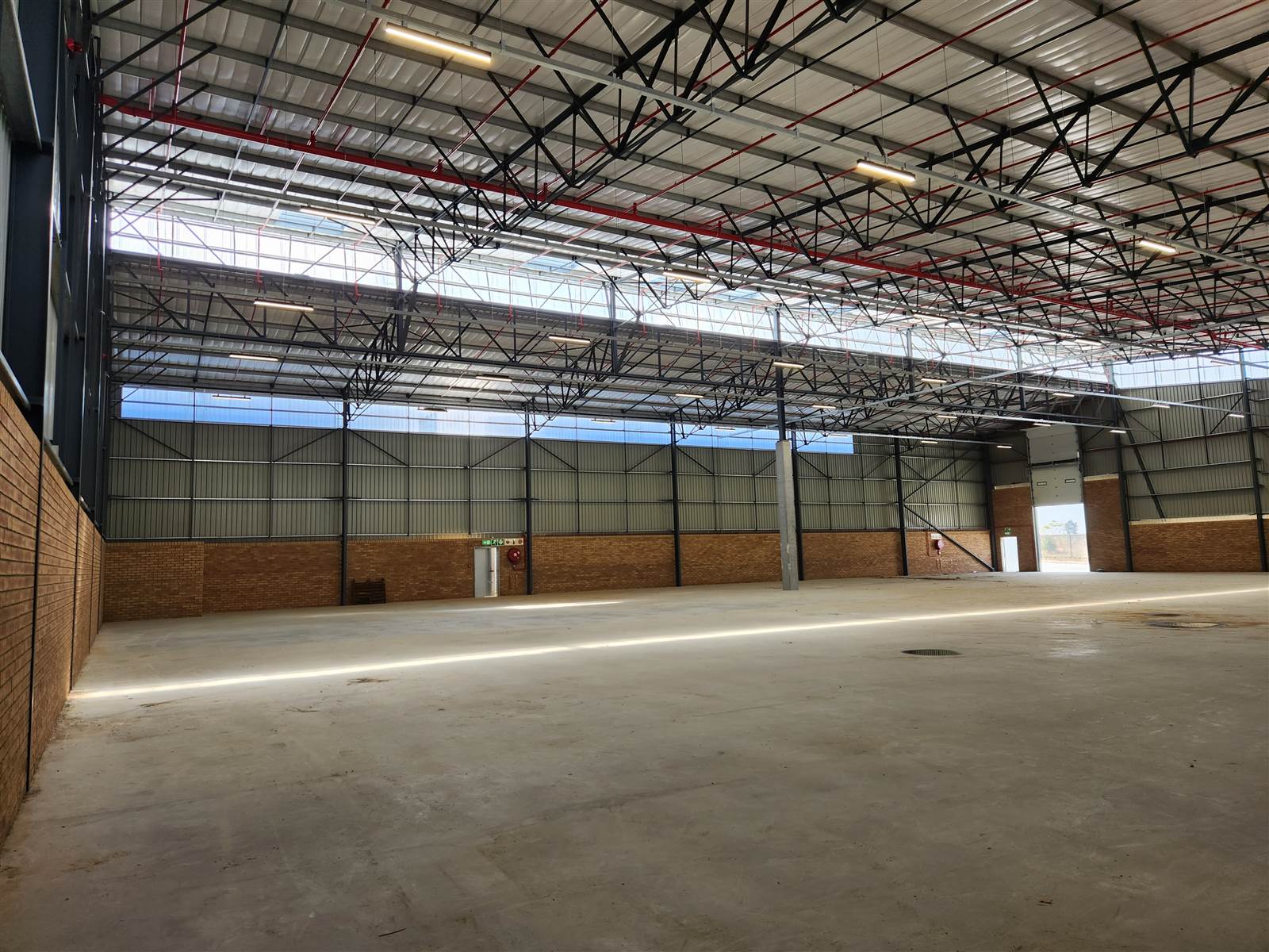 5000  m² Industrial space in Airport Park photo number 9