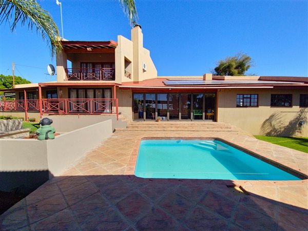5 Bedroom House 5 Bedroom House
