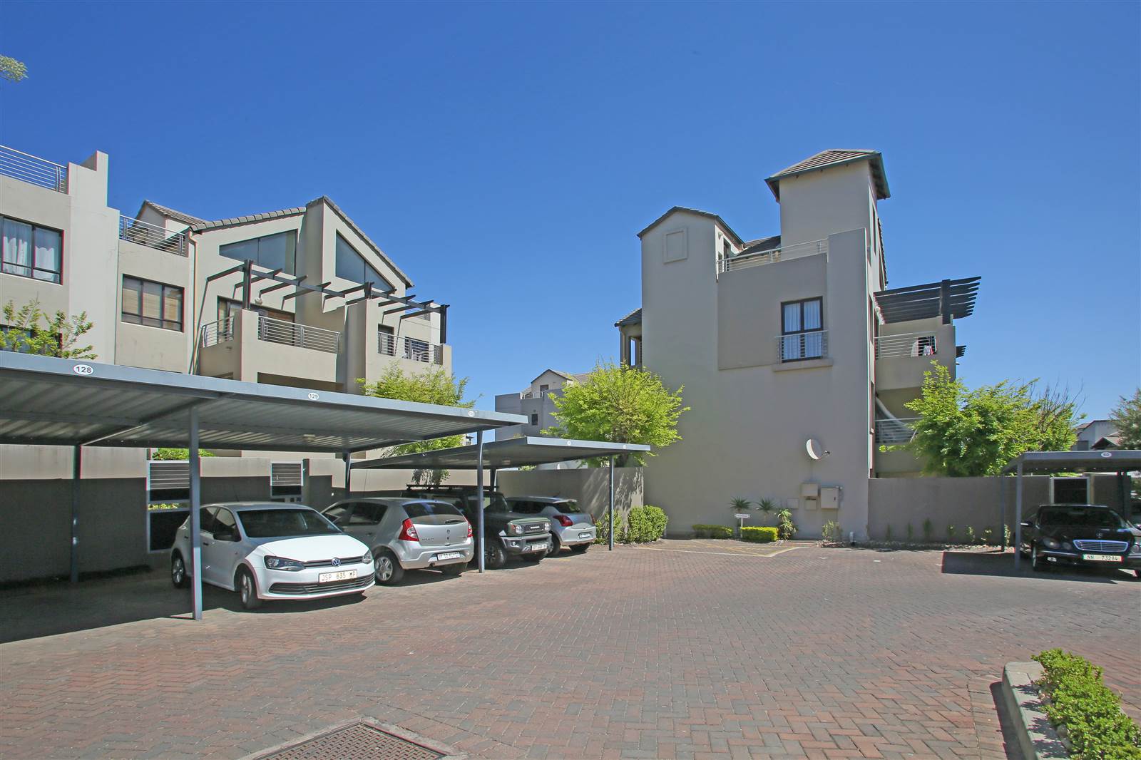 1 Bed Apartment in Sunninghill photo number 22