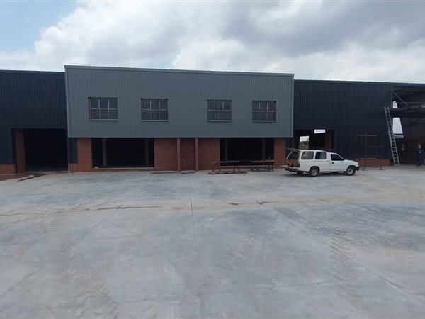 1 400  m² Commercial space