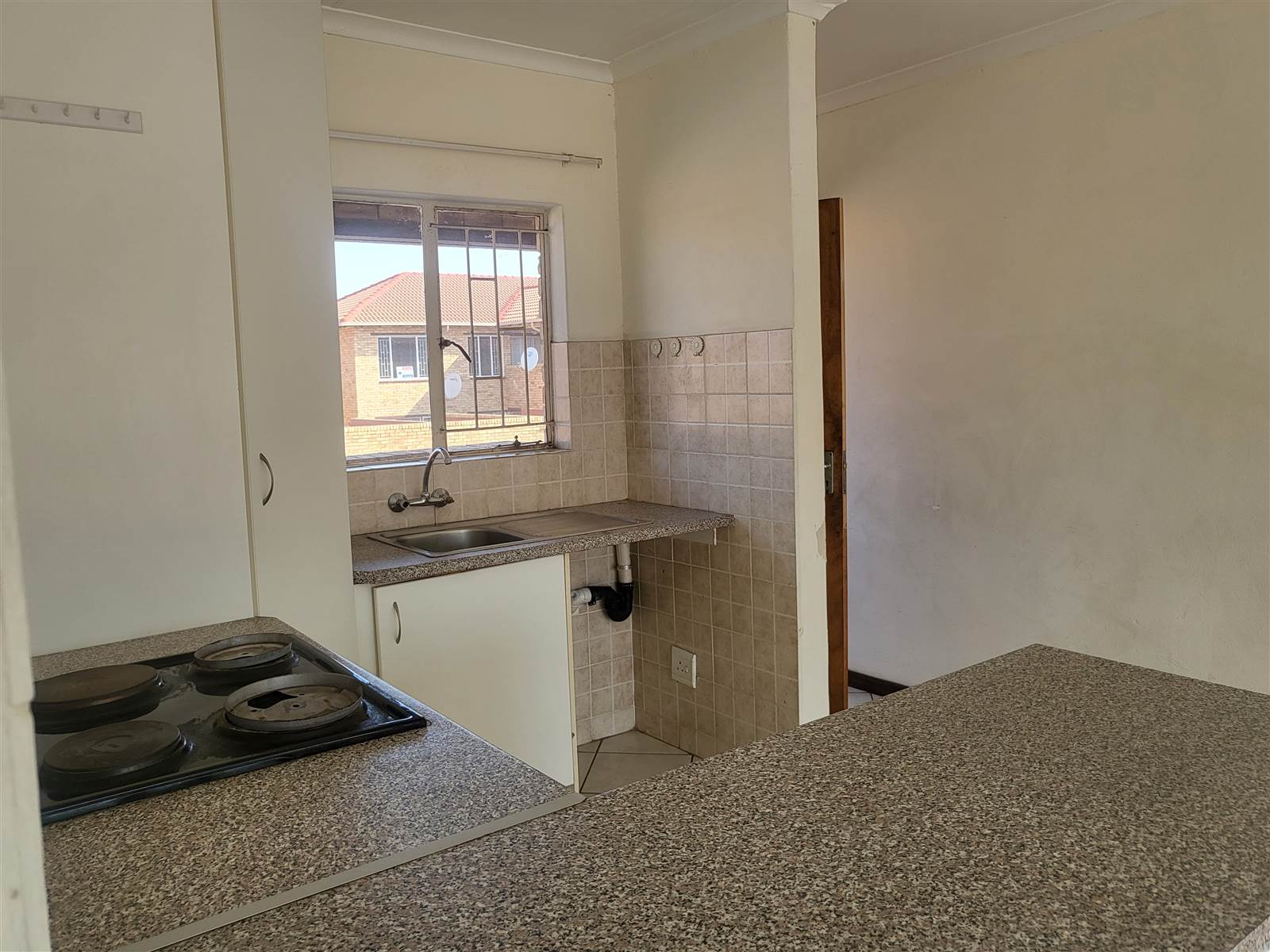 2 Bed House in Glen Marais photo number 7