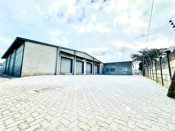 2 000  m² Commercial space