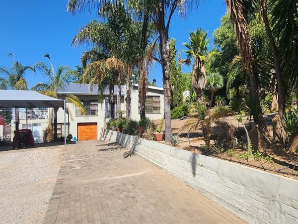 4 Bedroom House 4 Bedroom House