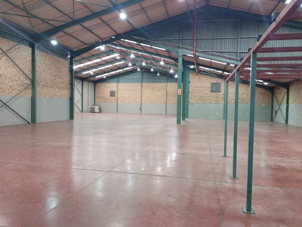 2 100  m² Industrial space