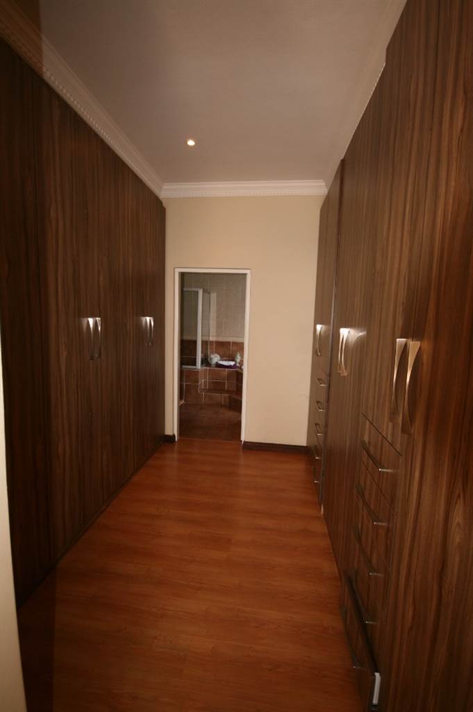 4 Bed House in Woodhill photo number 14