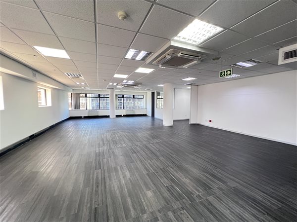 518  m² Commercial space