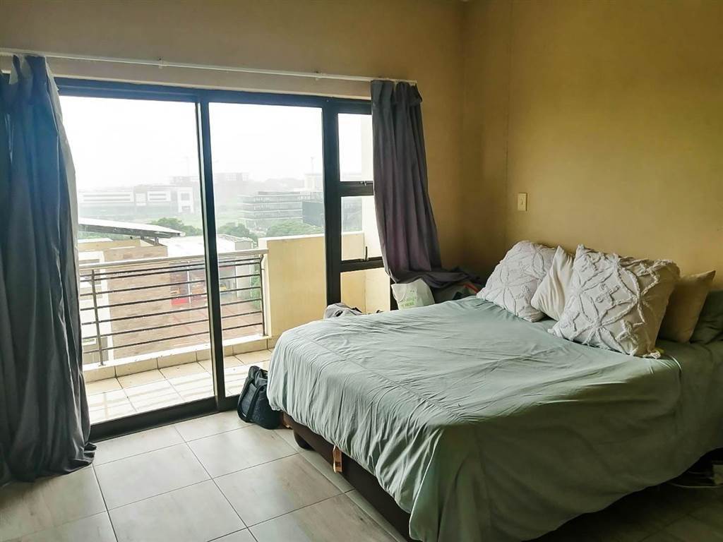1 Bed Apartment in Umhlanga Ridge photo number 11