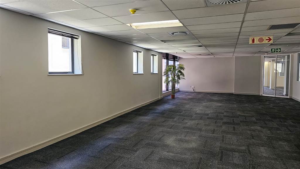 722  m² Office Space in Waverley photo number 2