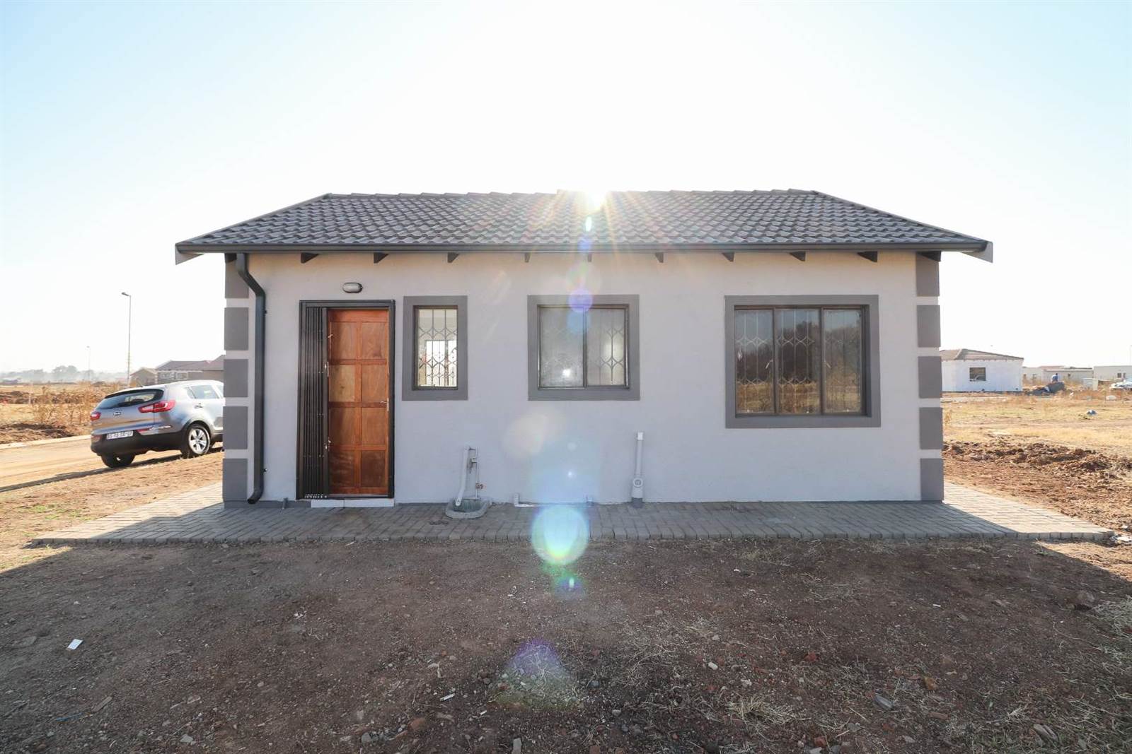 2 Bed House in Reiger Park photo number 2
