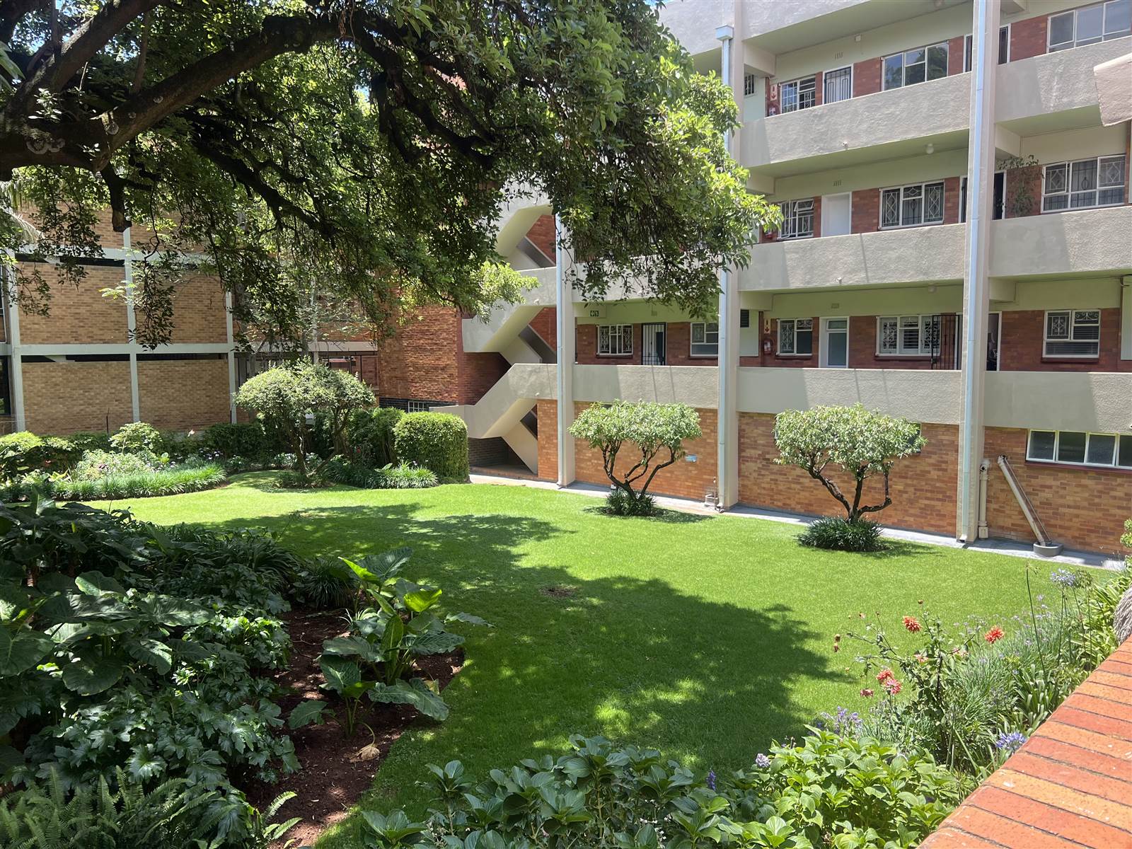 2 Bed Apartment in Illovo photo number 17