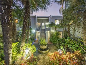 2 Bed Apartment in Oaklands