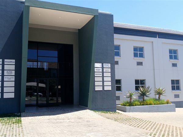 588  m² Commercial space