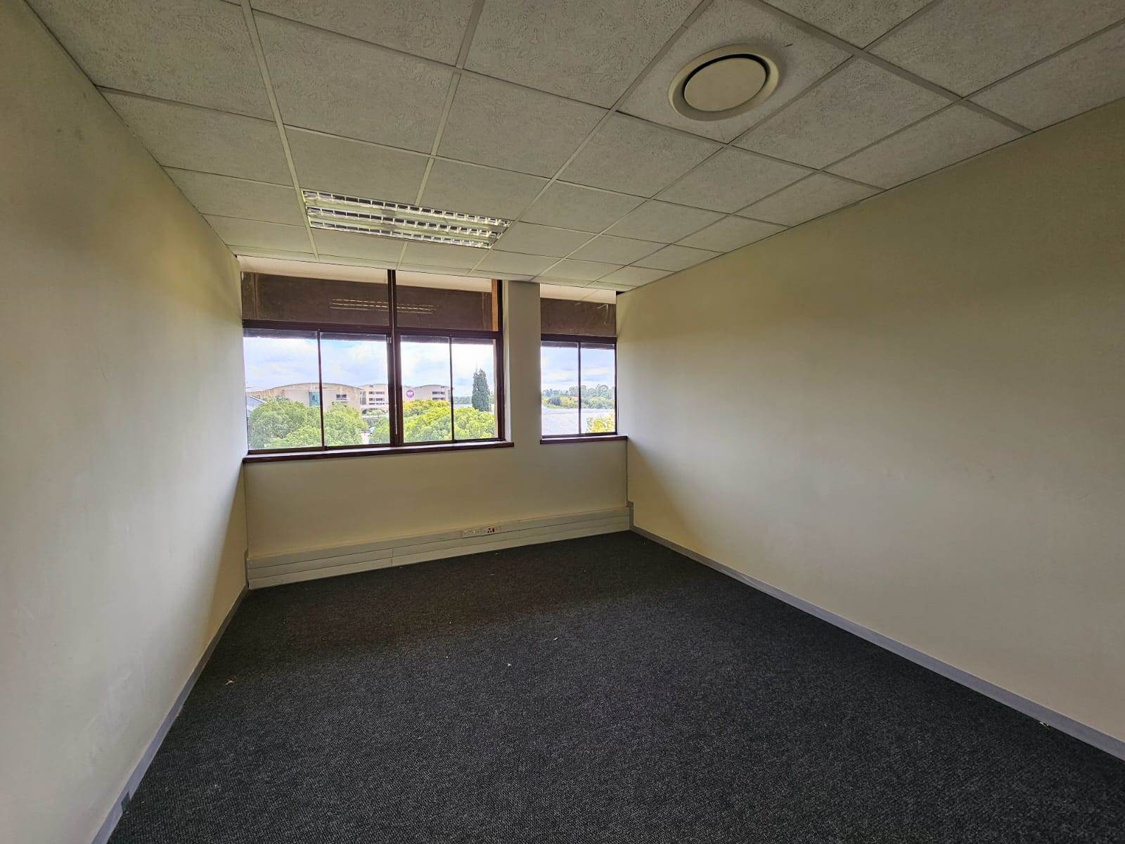 1870  m² Commercial space in Centurion CBD photo number 10