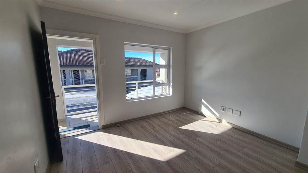 3 Bed Apartment in Secunda photo number 3
