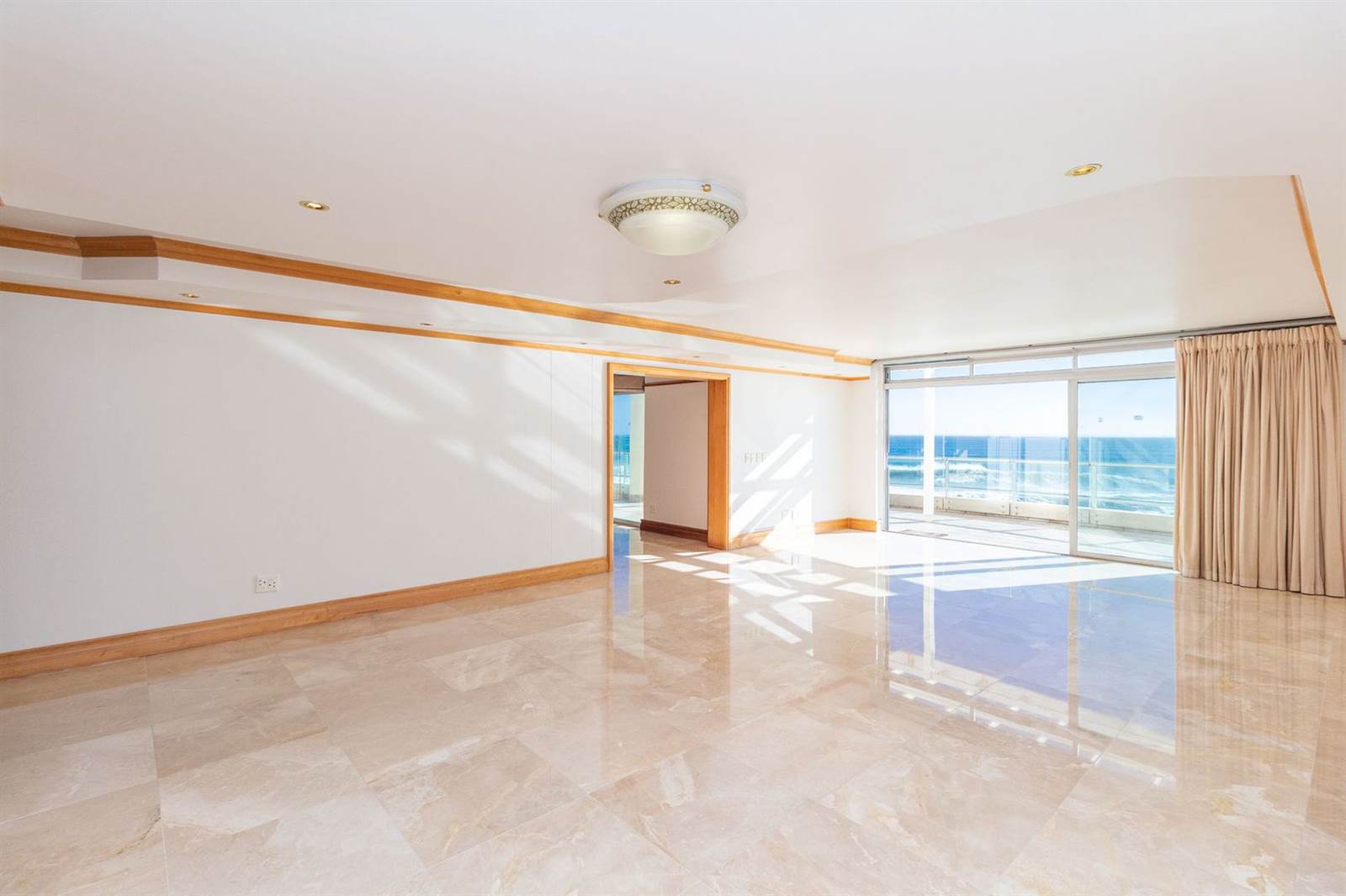 4 Bed Penthouse in Sea Point photo number 3