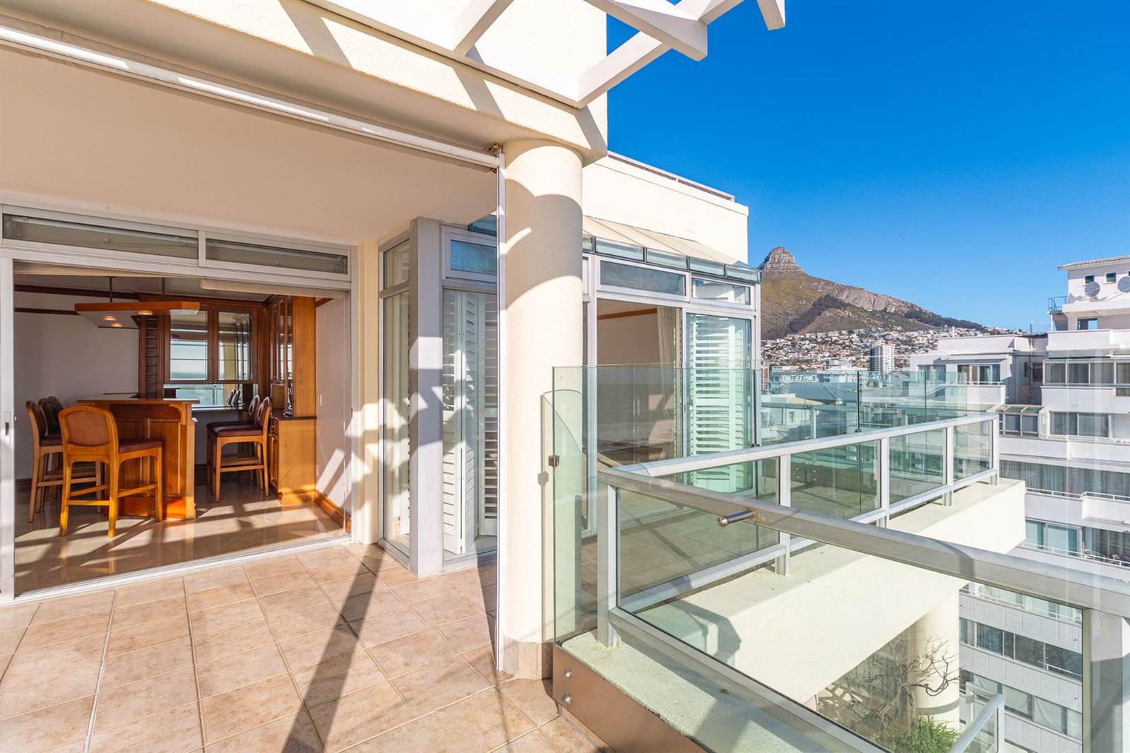 4 Bed Penthouse in Sea Point photo number 14