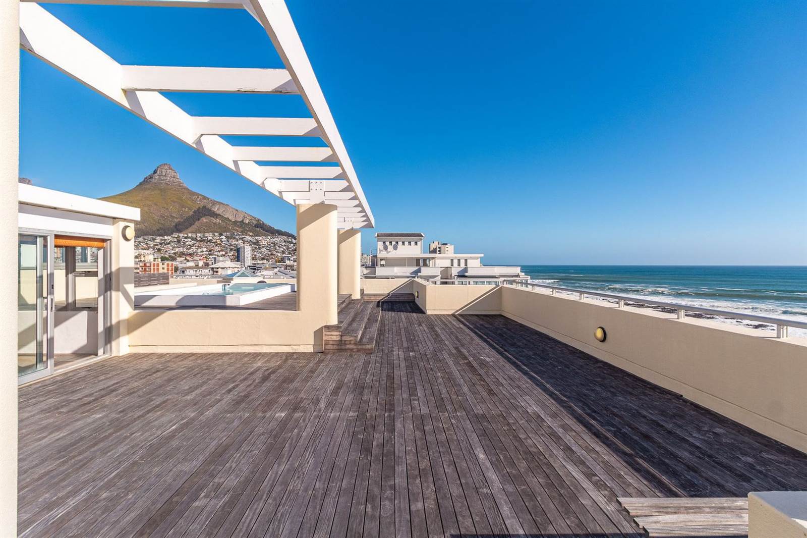 4 Bed Penthouse in Sea Point photo number 1