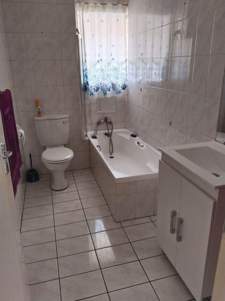 2 Bed Apartment in New Redruth photo number 16