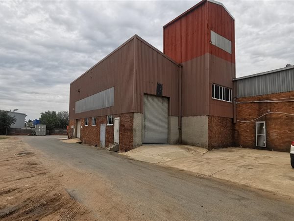 371  m² Industrial space