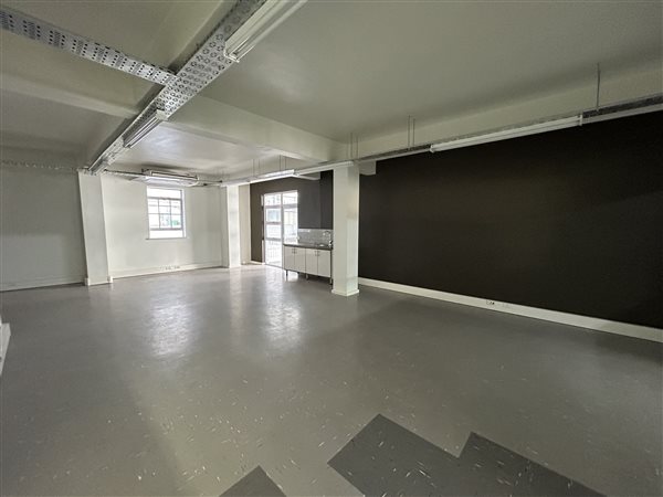 90  m² Commercial space