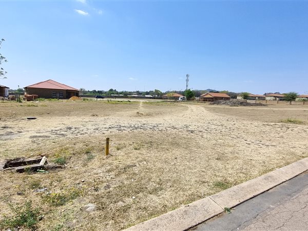 782 m² Land available in Brits Central