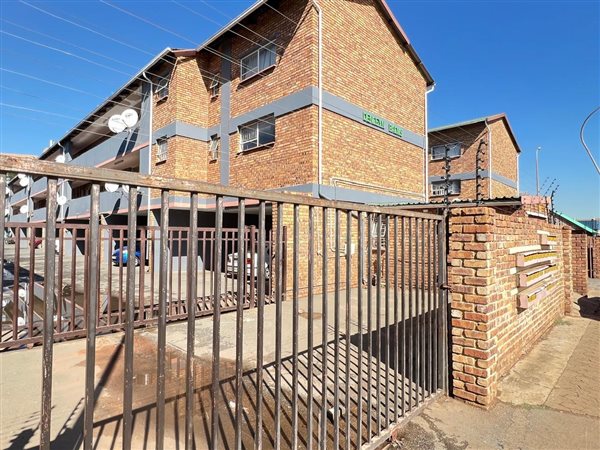 2 Bedroom Townhouse 2 Bedroom Townhouse