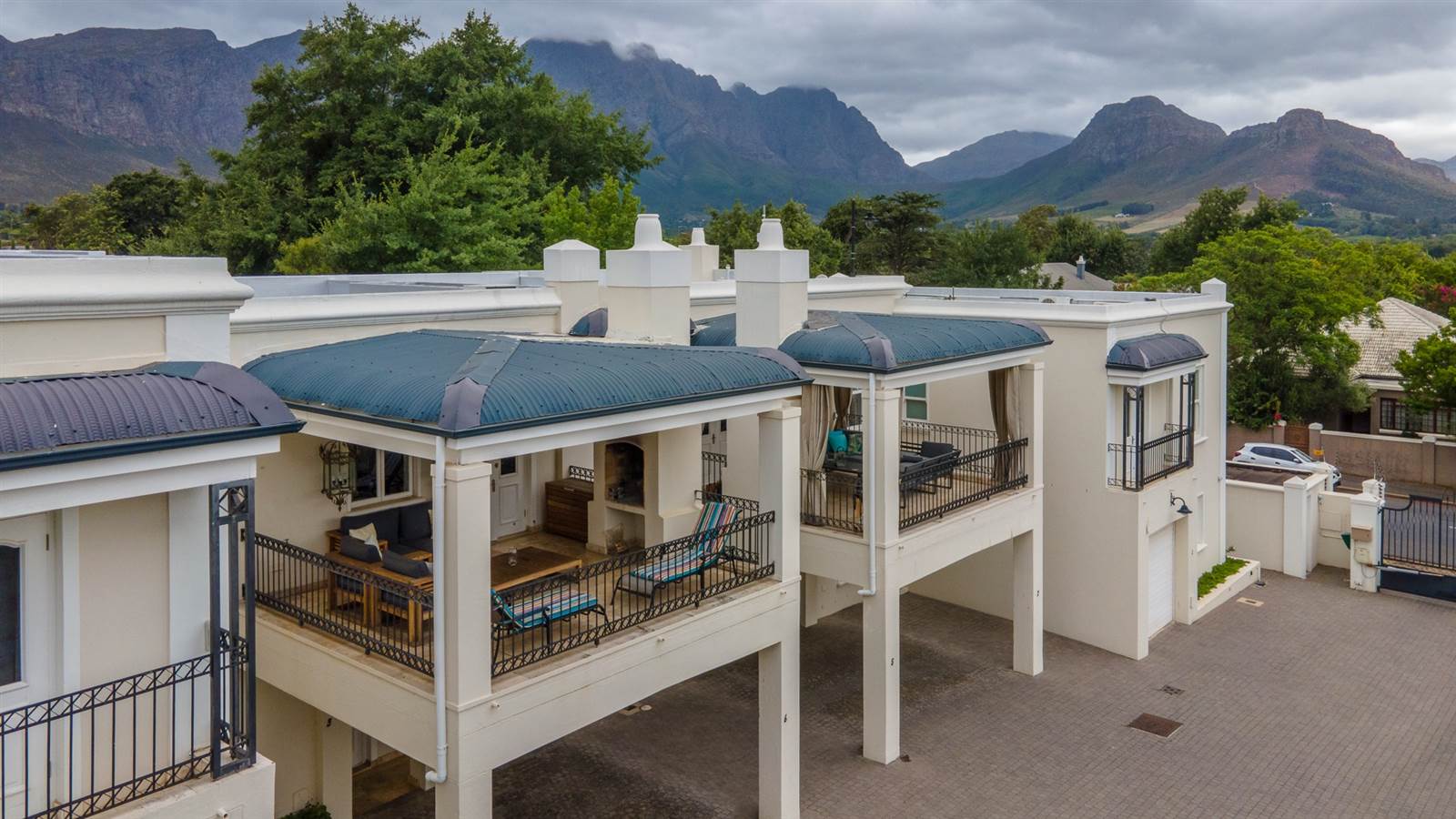 2 Bed Apartment in Franschhoek photo number 10