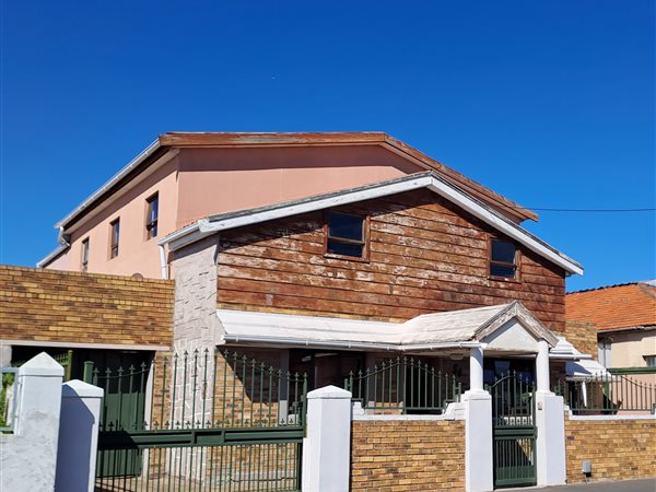 6 Bed House in Riverton
