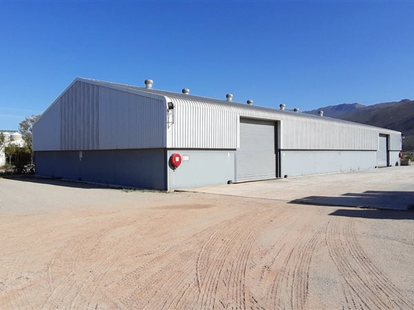 813  m² Industrial space