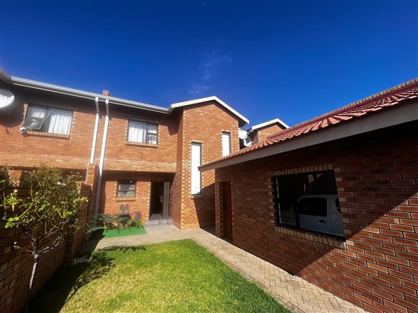 3 Bed Townhouse in Hadison Park