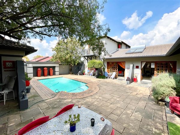 10 Bed House in Secunda