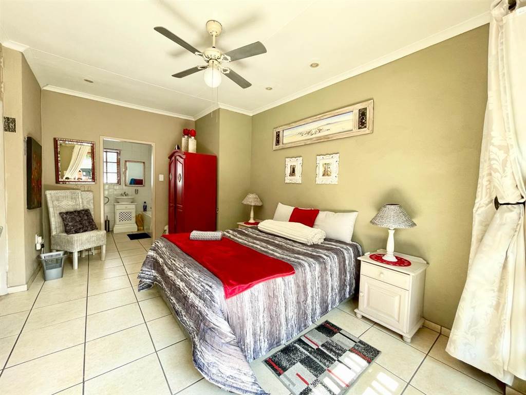 10 Bed House in Secunda photo number 10