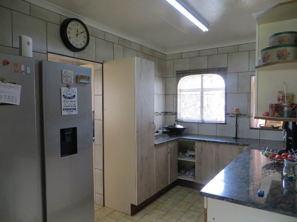4 Bed House in Carletonville photo number 7