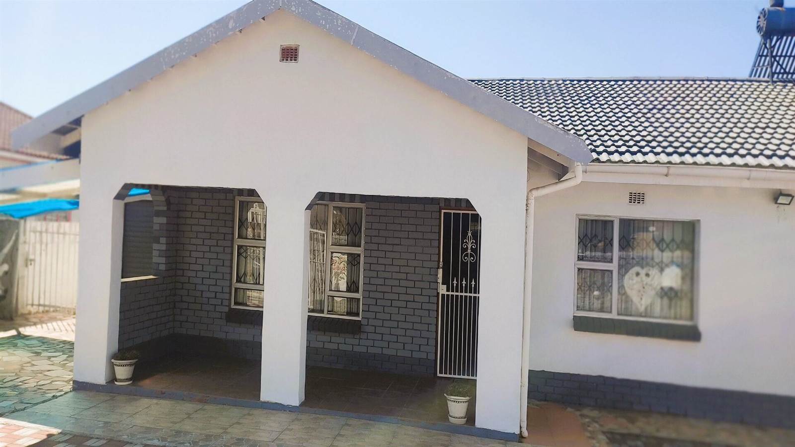 4 Bed House in Kokstad photo number 2