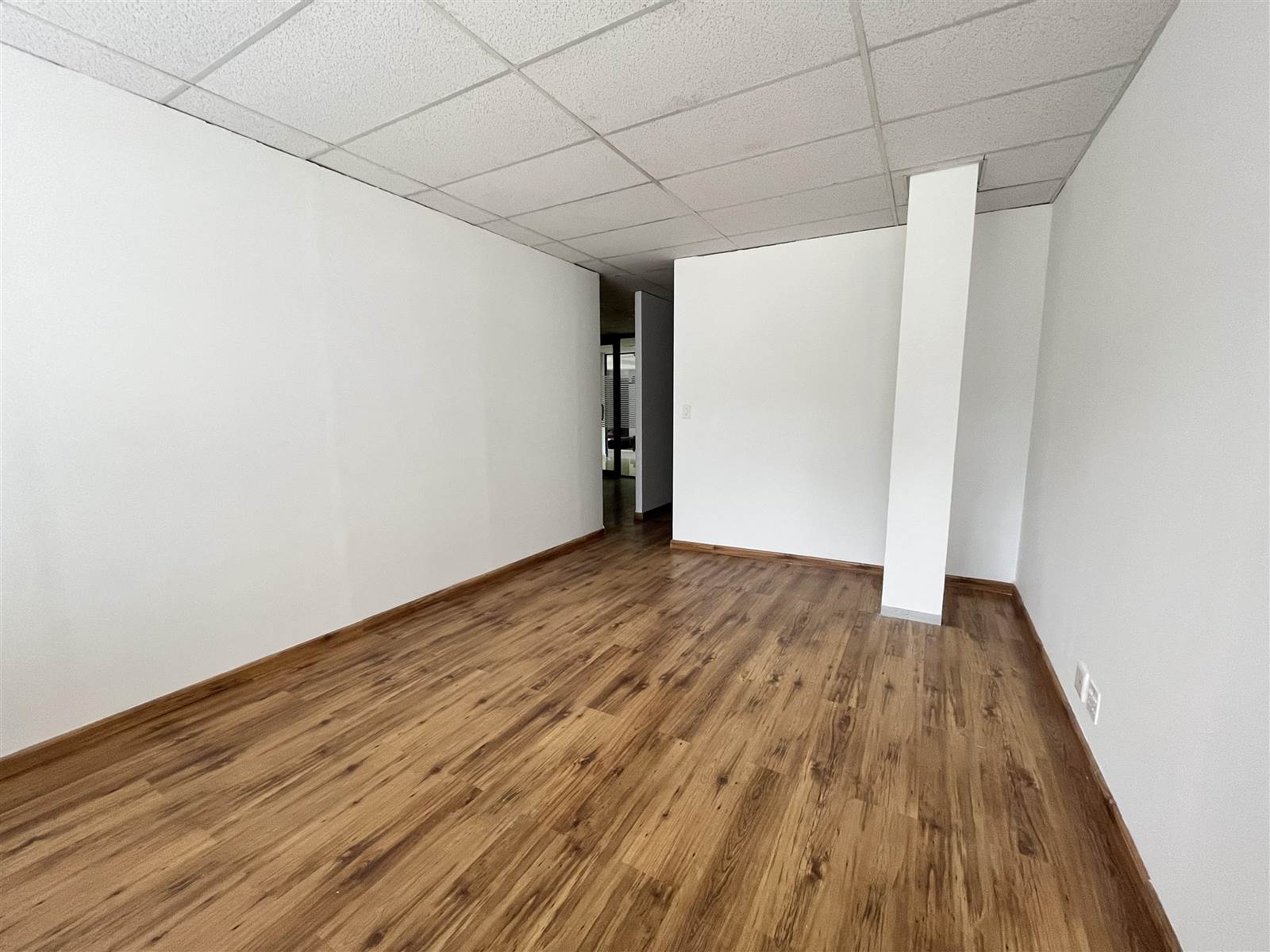 90  m² Commercial space in Illovo photo number 10