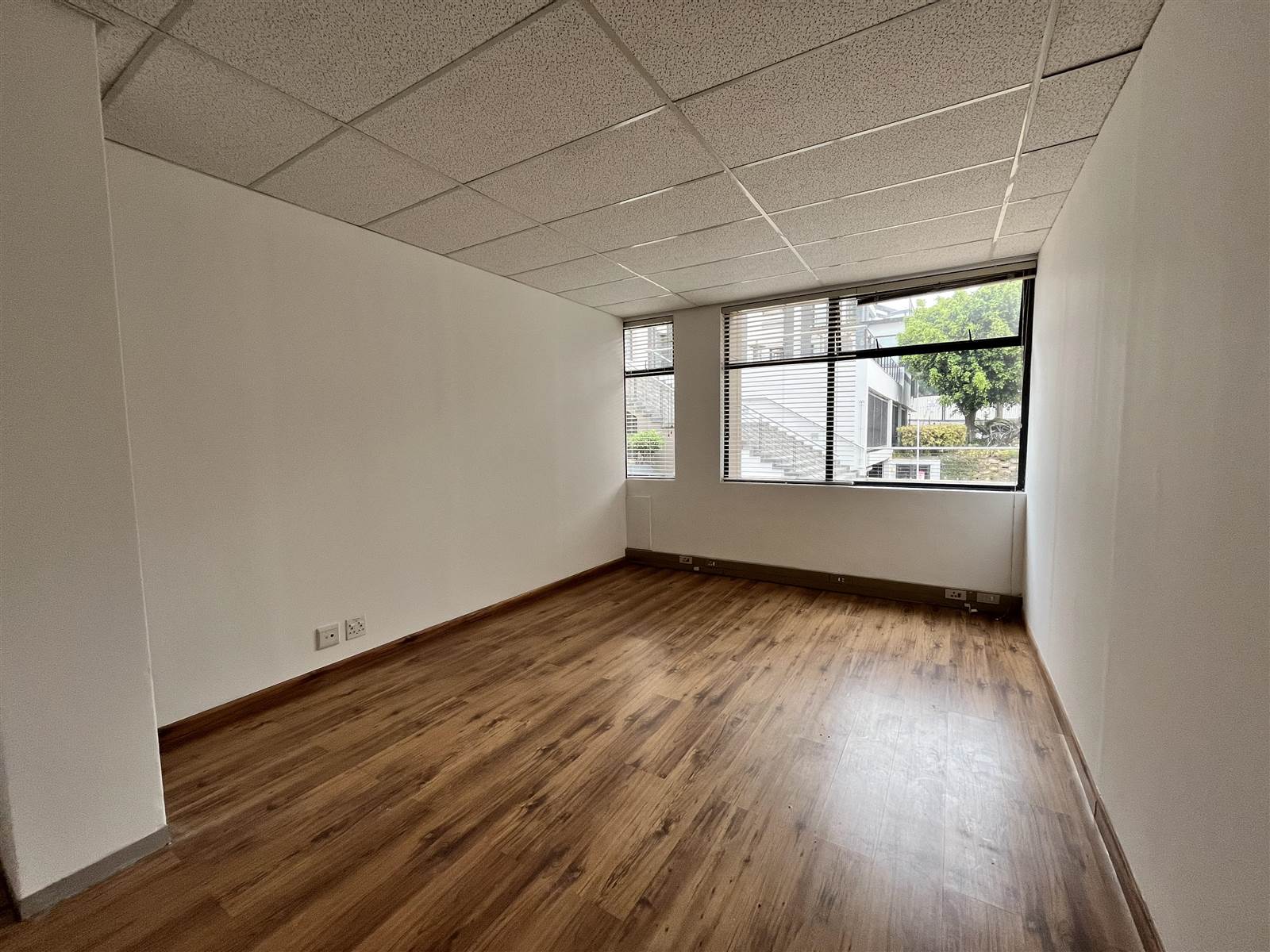 90  m² Commercial space in Illovo photo number 15
