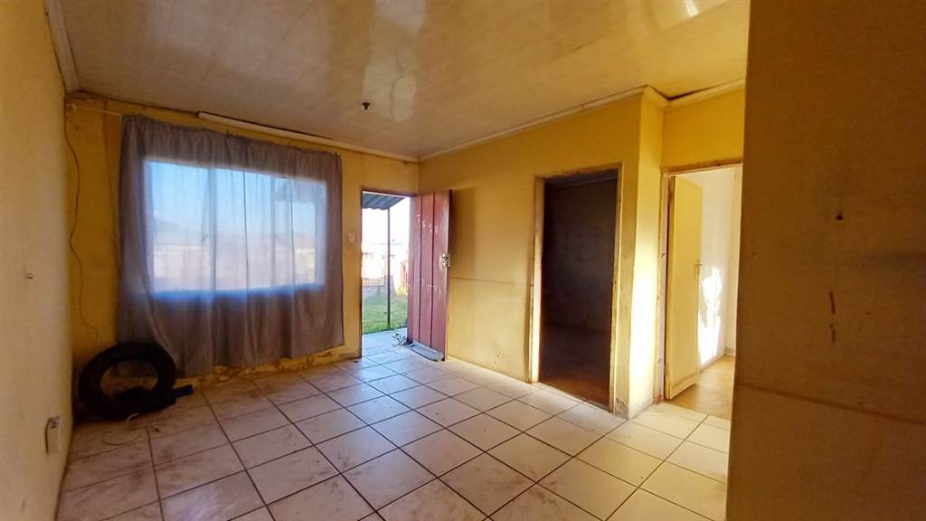 2 Bed House in Kroonstad photo number 5