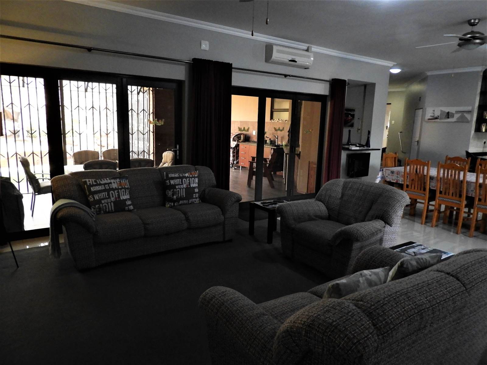 4 Bed House in Buffelspoort photo number 4