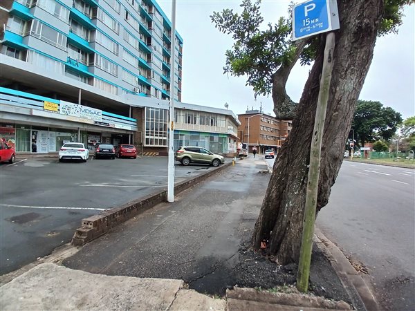 61  m² Retail Space in Glenwood