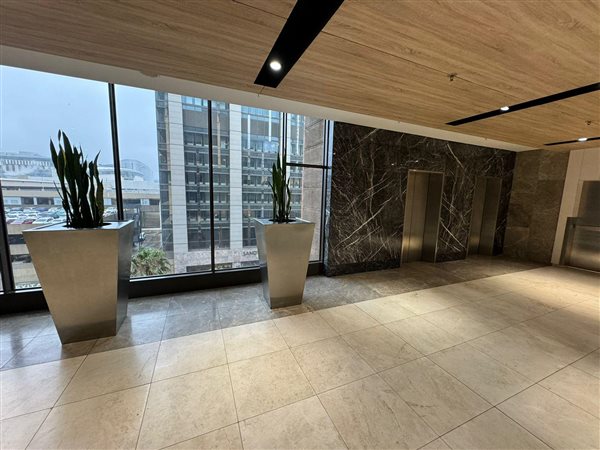 214  m² Commercial space