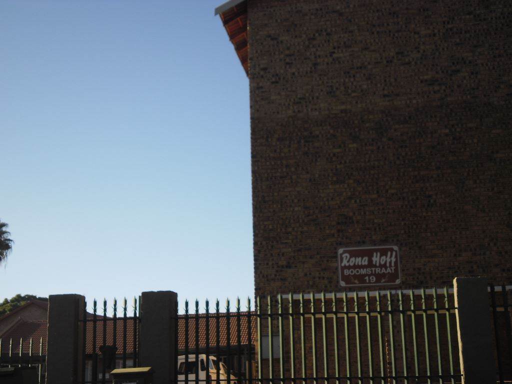 2 Bed Flat in Rustenburg Central photo number 1